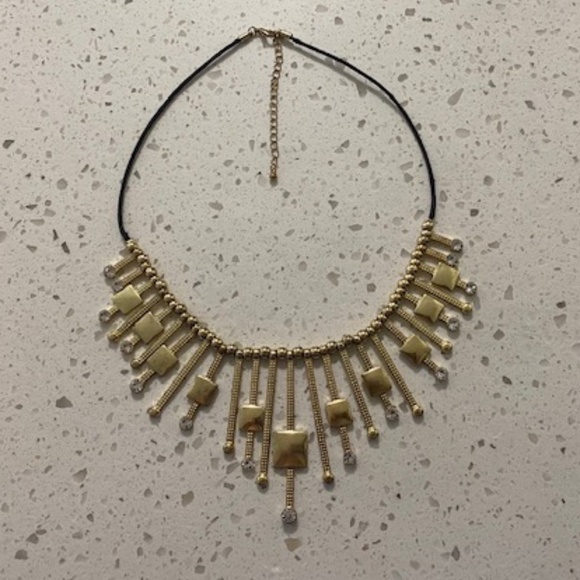 💋Free with $100 Purchase - Gold Bib Necklace - Picture 3 of 7